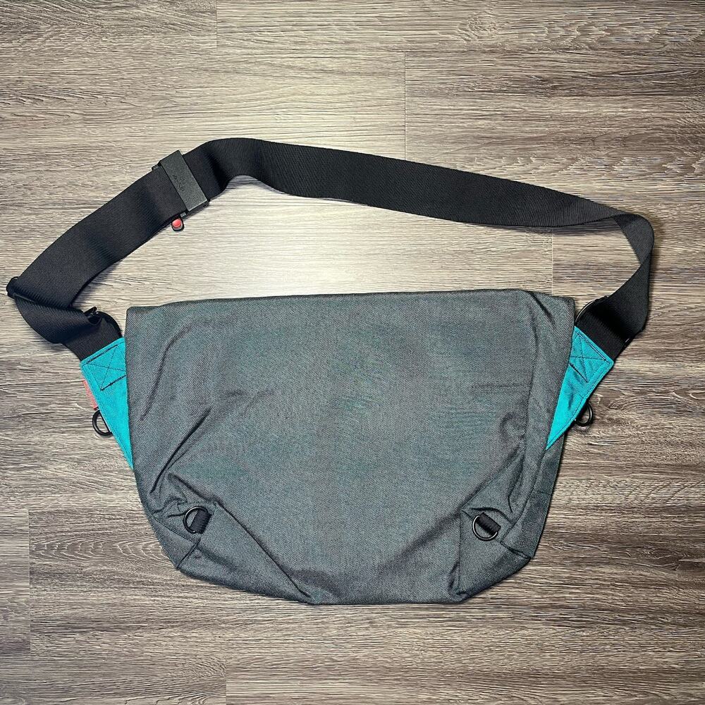 Rickshaw Colored by PANTONE Zero Messenger Bag Made in USA San Francisco EUC - Picture 2 of 15